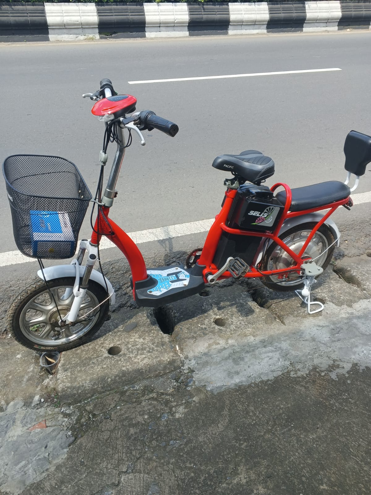 Sepeda listrik bekas Selis Repaint Putih merah